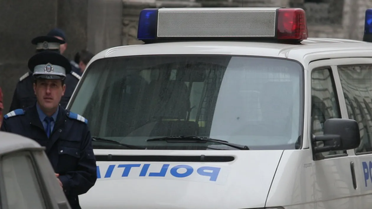 Inselata prin telefon. A crezut ca-si salveaza fiul, insa a aruncat banii pe geam!