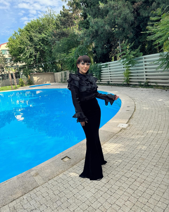 Dana Roba a lovit din nou! I-a epilat fruntea unei alte fete. Cum arată acum