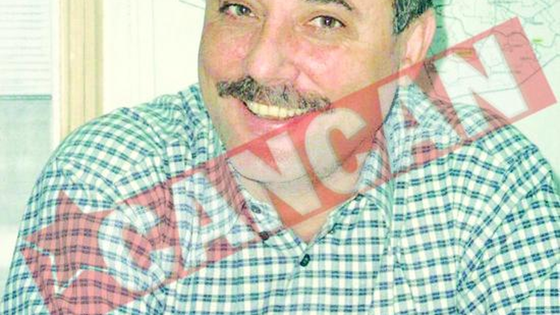 Paznic batut ca nu a vrut sa pazeasca afisele electorale