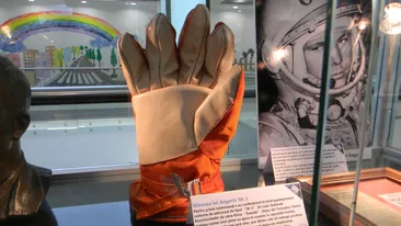 Ai vazut vreodata cum arata toaletele astronautilor, ce mananca ei in spatiu si cum e praful selenar? Un neamt a adus la Bucuresti cea mai mare colectie de obiecte spatiale!