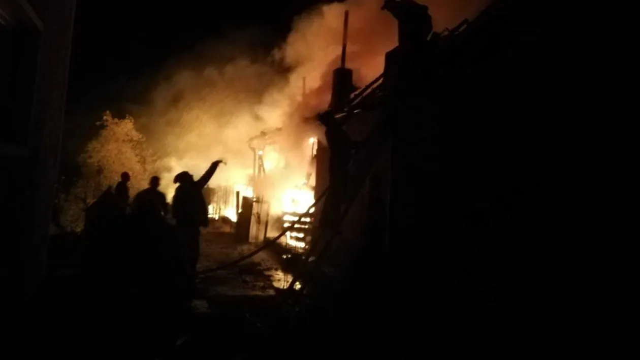 Scene cumplite în Giurgiu. Un bărbat și-a dat foc în propria locuință și se află în stare critică