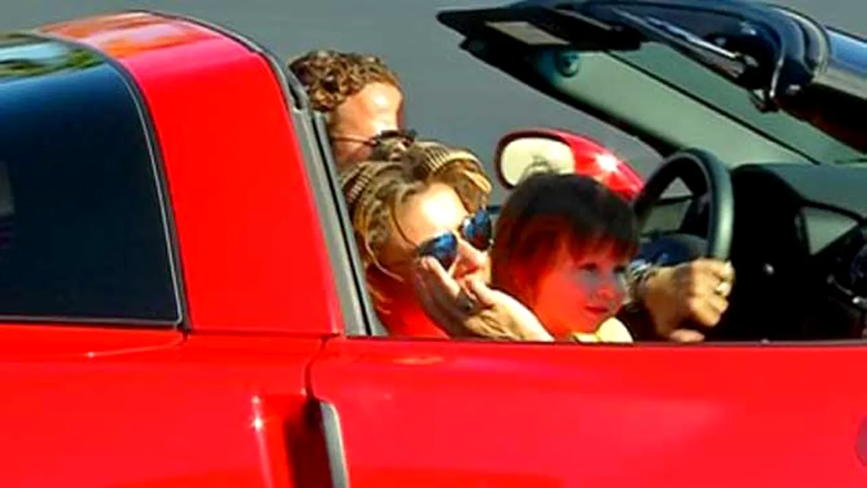 Anamaria Prodan s-a facut fleasca in fata unei masini Corvette rosie ca focul: Daca nu mi-o iau pe asta, mor!
