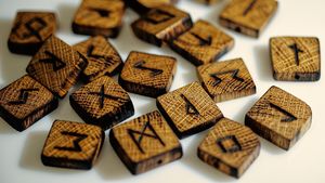 Horoscop rune azi, 8 martie 2026. Runa Ansuz favorizează comunicarea