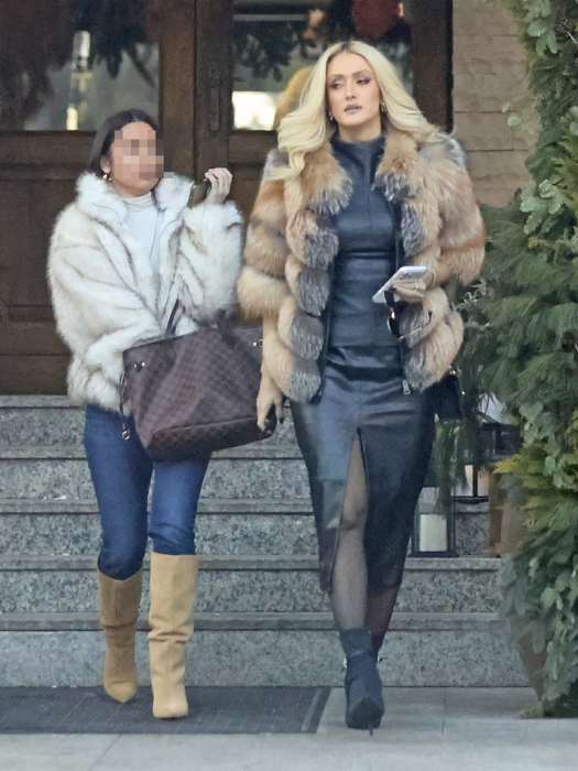 Iuliana Pepene a mers cu o prietenă la Adamo