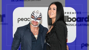 „Mă ura și îmi spunea că sunt grasă”: legenda WWE Rey Mysterio recunoaște că și-a rănit profund soția, Angie Gutierrez, în timpul celei de-a doua sarcini