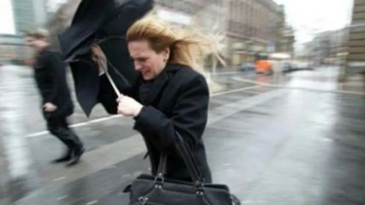 COD GALBEN de vant, prelungit de meteorologi! Este valabil in Bucuresti si in mai multe judete