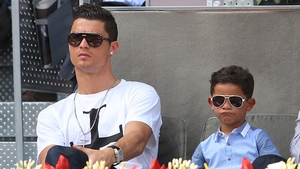Ronaldo s-a pozat cu fiul lui. E incredibil cât de mult seamănă cei doi!