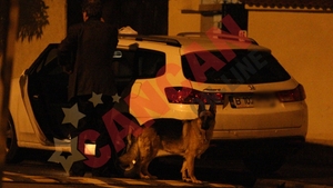 Doar cainele il mai scoate pe Dinu din casa!