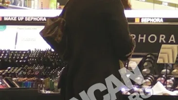 VIDEO Iuliana Marciuc e mofturoasa la cumparaturi! A colindat mall-ul o zi intreaga, dar a plecat cu mainile goale