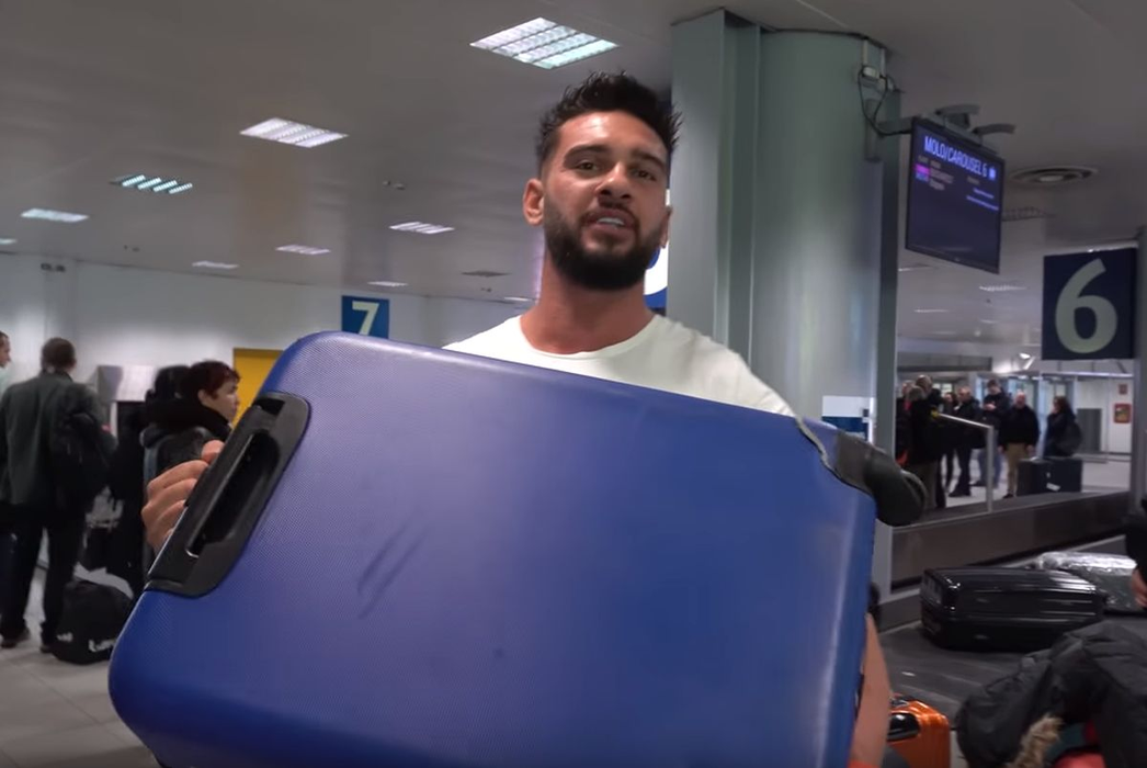 Dorian Popa, revoltat în aeroport. Ce a pățit artistul