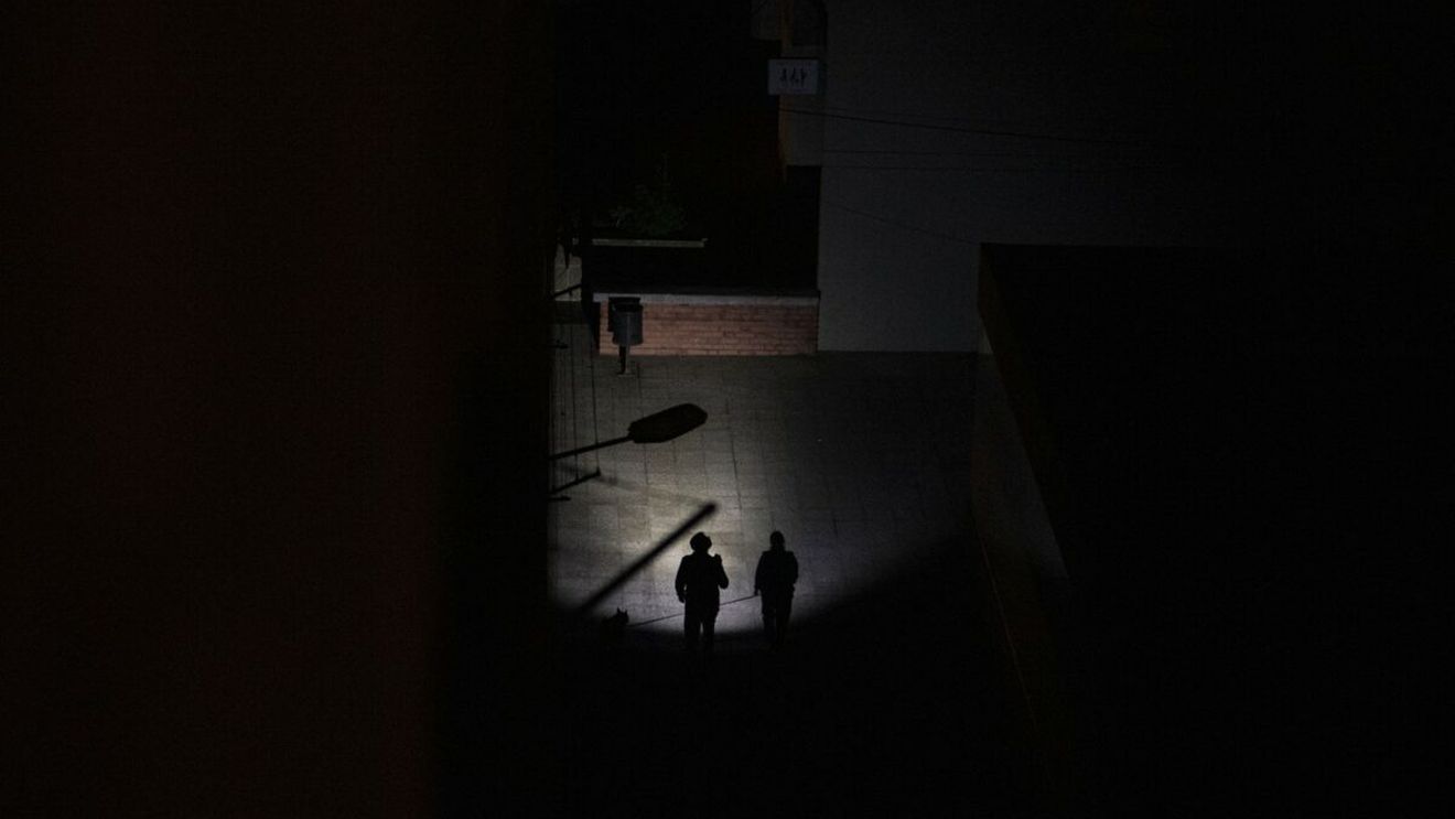 Tragedie în timpul penei de curent. O familie a pierit, după ce s-au intoxicat cu monoxid de carbon