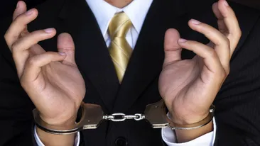 Caz socant de pedofilie! Un profesor de muzica a fost retinut dupa ce s-a filmat masturbandu-se in fata elevelor!