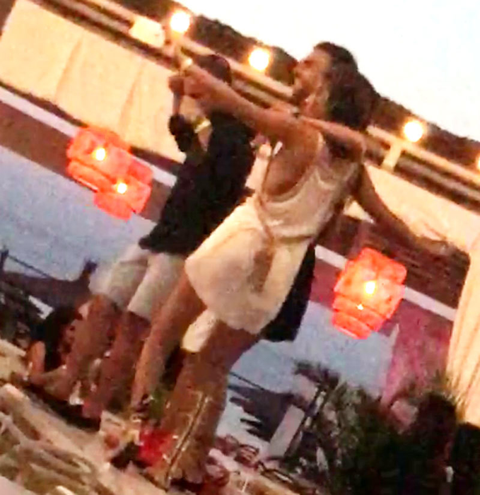 Maria şi amicii săi au petrecut cu adevărat la Breeze