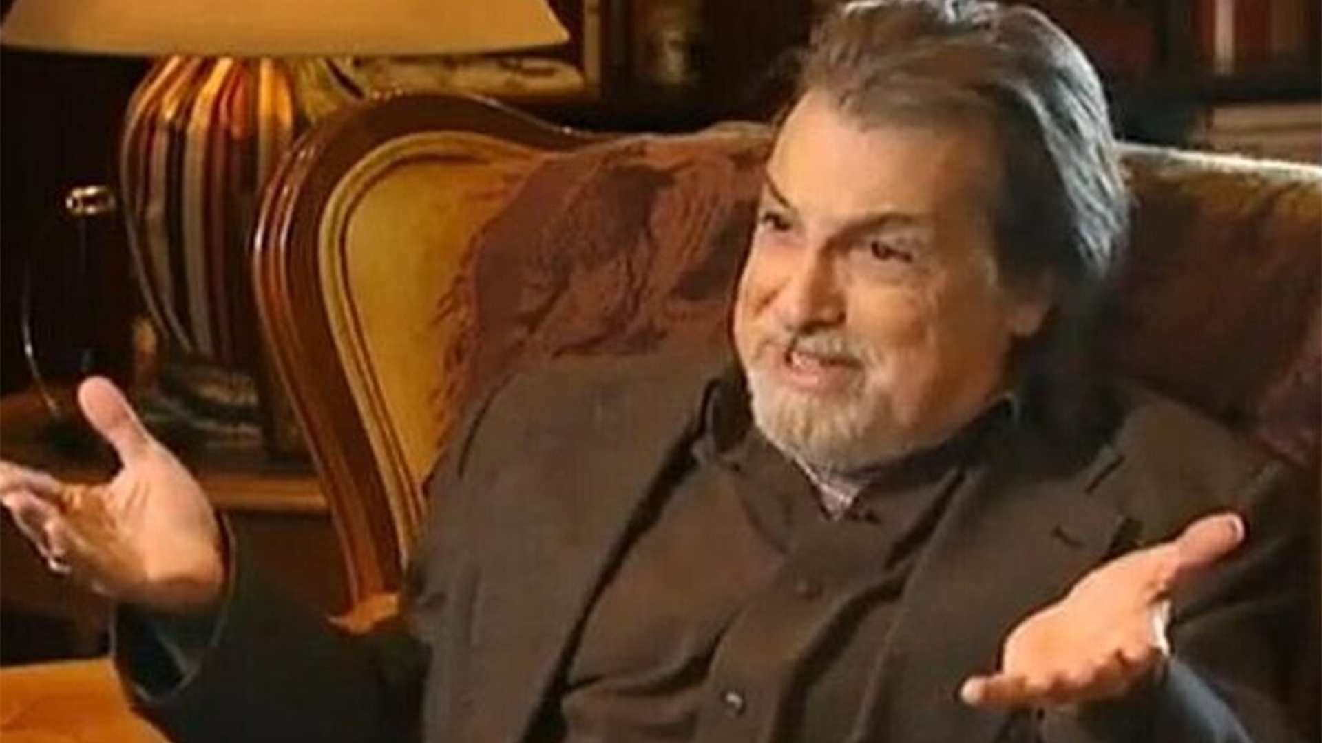 Bărbatul din imagine a câștigat de 7 ori la Loto. Care e formula lui și ce numere a jucat