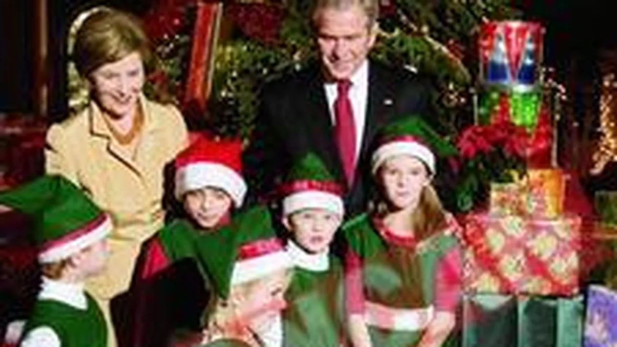 Bush i-a daruit sotiei o tava de argint