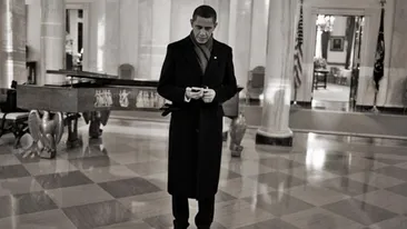 Obama NU VREA sa renunte la telefonul sau! Ce mobile folosesc cei mai puternici oameni ai planetei