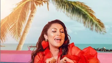 Andra a renunțat la rușine! Artista s-a fotografiat în costum de baie cu Cătălin Măruță și copiii