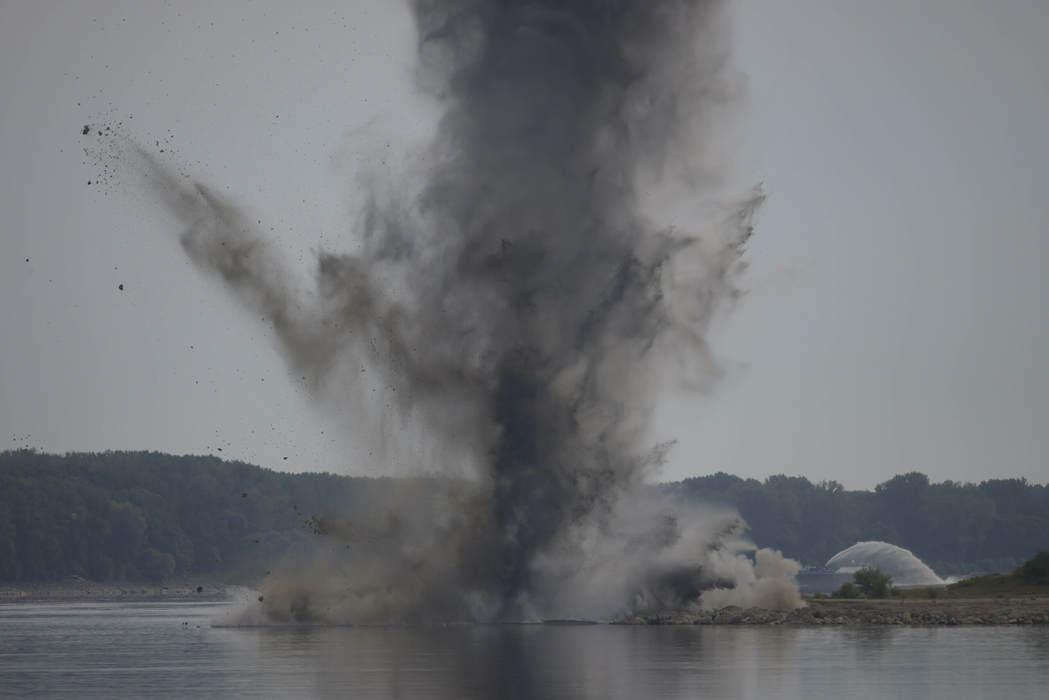 Detonare controlată pe Dunăre în județul Călărași, 3 august 2026. Inquam Photos / George Călin