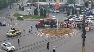 Înmormântarea cu fast din Constanța, protejată de autorități! Traficul a fost blocat de polițiști pentru a trece cortegiul funerar. FOTO