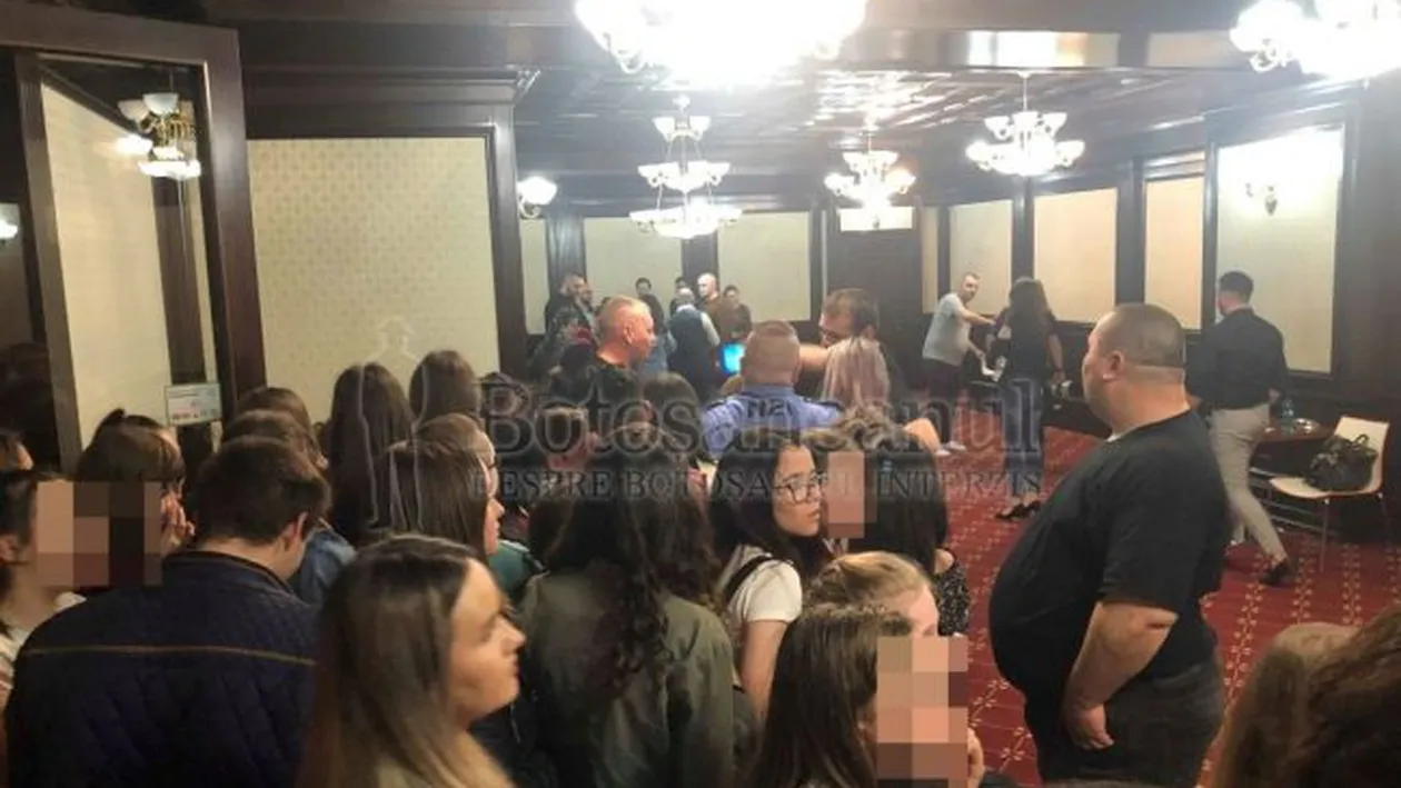 S-a întâmplat la Botoșani. S-au călcat în picioare pentru o poză cu 3 Sud Est