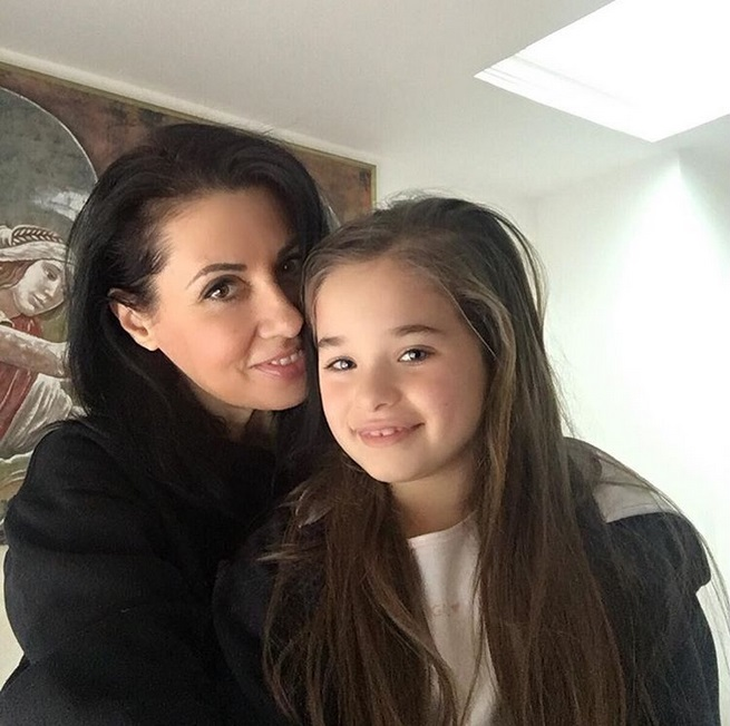 Nu a mai suportat criticile! Antonia, despre părerilor celor care au pus-o la zid în legătură cu educația pe care le-o dă copiilor: „Chiar nu merit să fiu mamă”