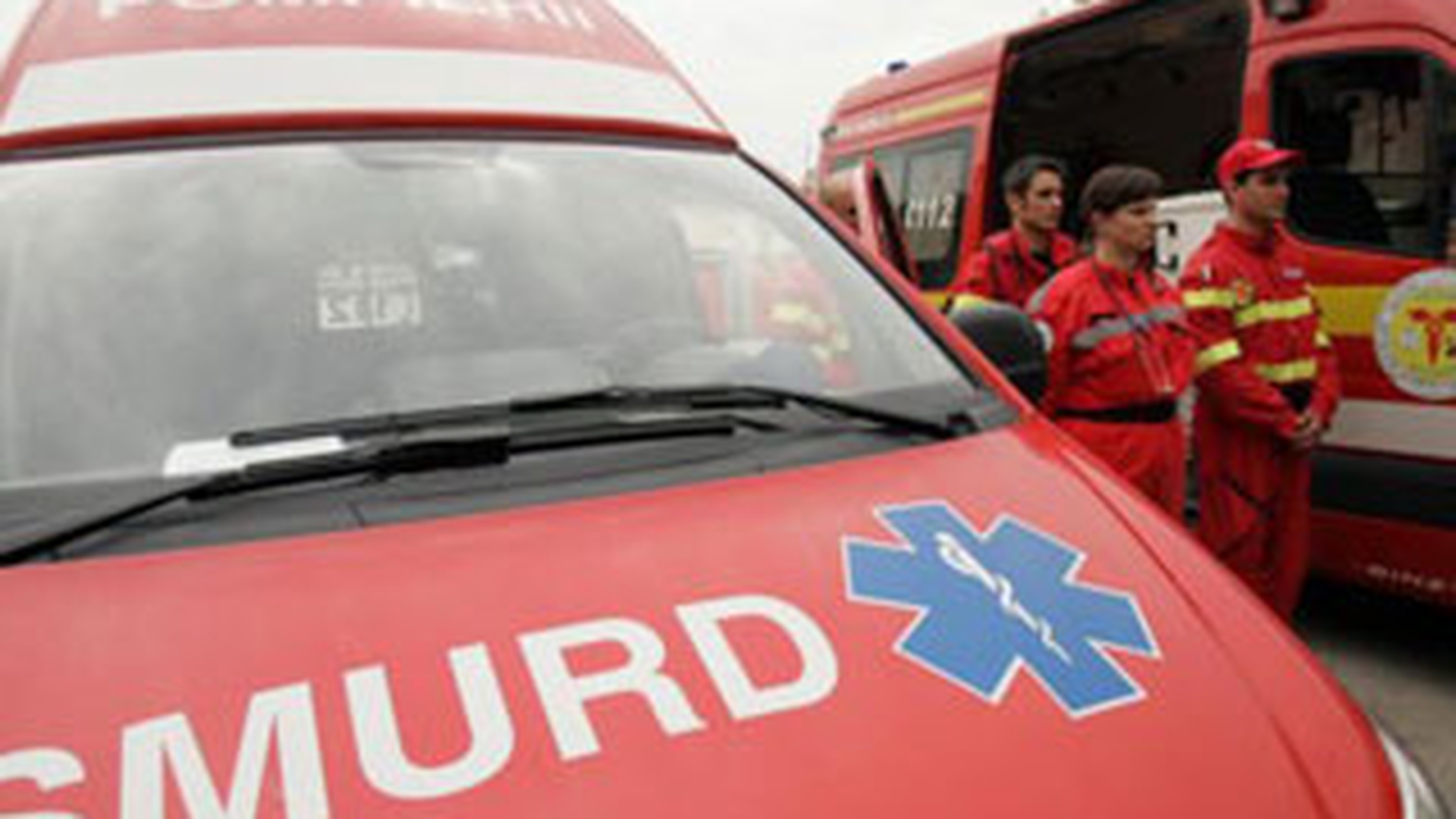 O hala cu materiale textile din comuna Voluntari a luat foc, 11 masini de pompieri au fost trimise