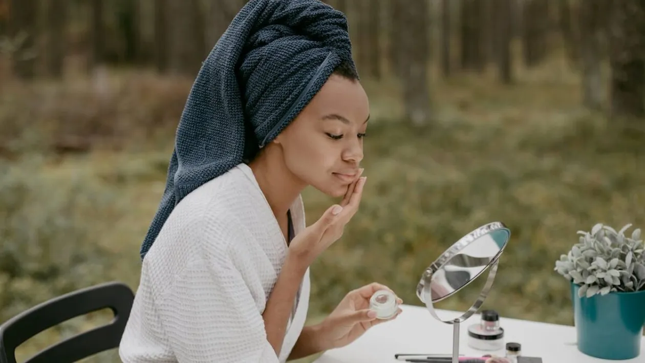 (P) Creme de față hidratante – cum să-ți menții pielea hidratată pe tot parcursul anului