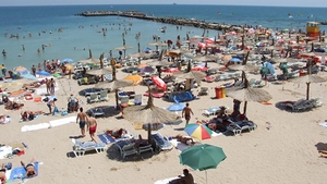 Întâmplare şocantă pe plaja din Eforie! Mai mulţi turişti care stăteau liniştiţi la plajă au ajuns la spital după ce au păţit asta