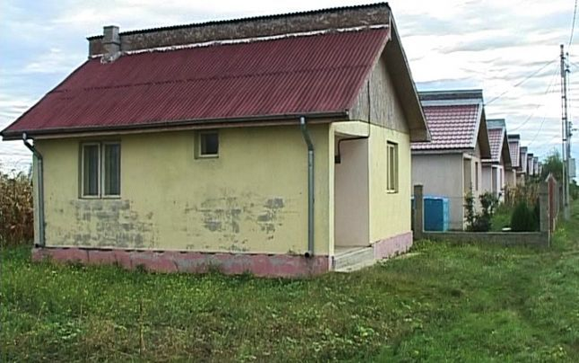 Becali a construit case pentru sinistraţii de la Vadu Roşca, Vrancea