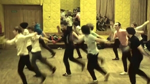 Andra ar lesina daca ar vedea asta, iar Mihai Petre ar ramane PRAF! Pustii astia danseaza intr-un mod dement - Zici ca sunt dati pe Fast Forward - Da-le Like neaparat