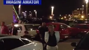 VIDEO Gigi Becali, asa cum nu l-ai vazut niciodata: cu camasa desfacuta, lanturile grele de aur la gat si pus pe distractie in club!