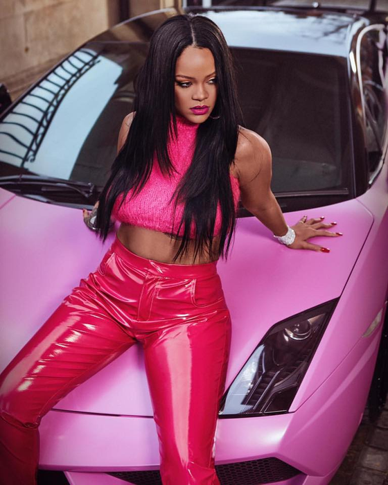 Forbes a făcut anunțul oficial: Rihanna e cea mai bogată cântăreață din lume. Cât de mare e averea divei