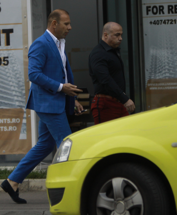 Robertino Georgescu și Dan Drăgulin, surprinși la pas prin Capitală