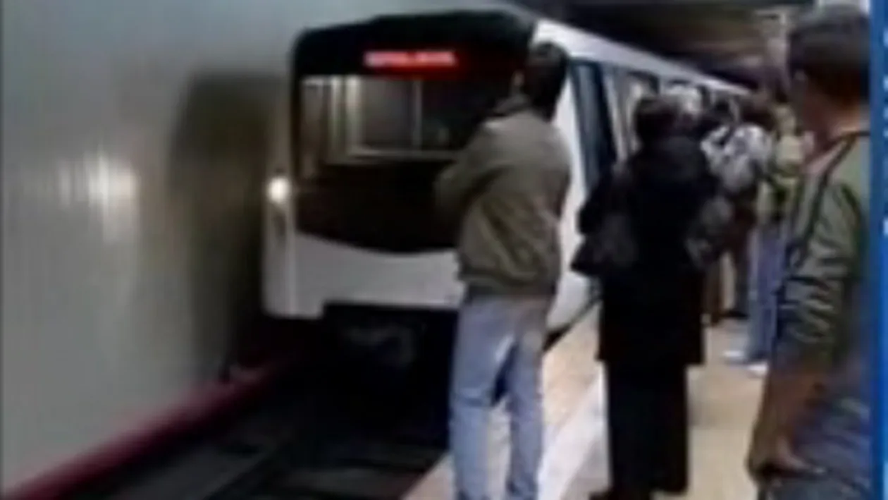 Tanara care s-a sinucis duminica la metrou, cu cateva ore inainte sa moara: Oamenii sunt rai si fac mult rau