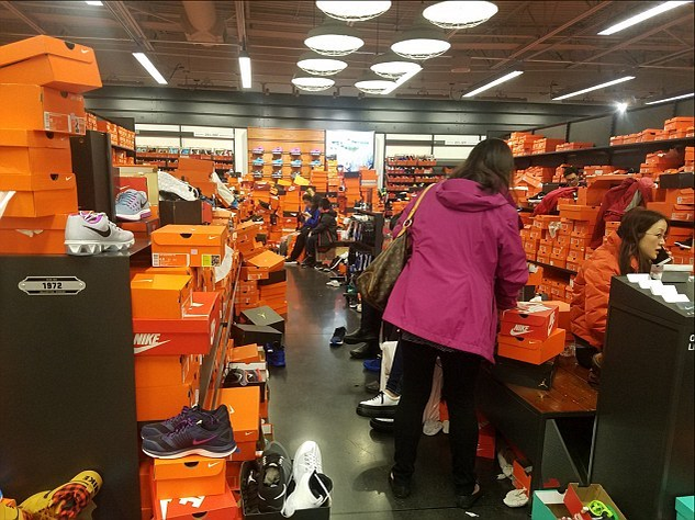 Aceste imagini par făcute după un cutremur, dar în realitate a fost vorba doar de Black Friday într-un magazin din Statele Unite!