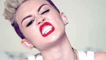 Show demn de filmele porno! Miley Cyrus si-a atins partile intime pe scena, s-a lasat pipaita si a mimat ca face sex