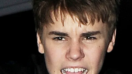 Justin Bieber şi-a scuipat un vecin şi l-a ameninţat cu moartea, dintr-un motiv de tot râsul. Vezi ce l-a supărat