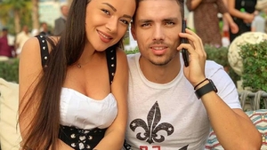 S-a spus că a avut probleme cu fotbalul din cauza Vlăduței Lupău, iar acum, soțul artistei a făcut anunțul. Adrian Rus și-a pus ghetele în cui?