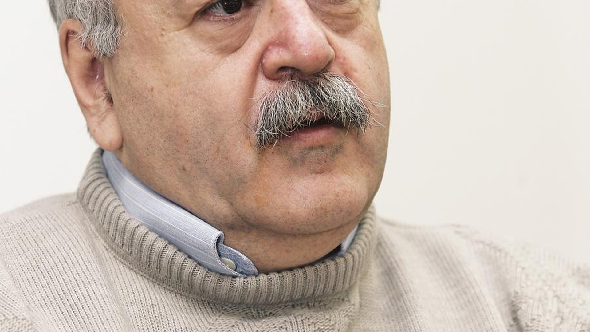 Povestea dramaturgului milionar care si-a pierdut banii din cauza brokerului tepar Cristian Sima!