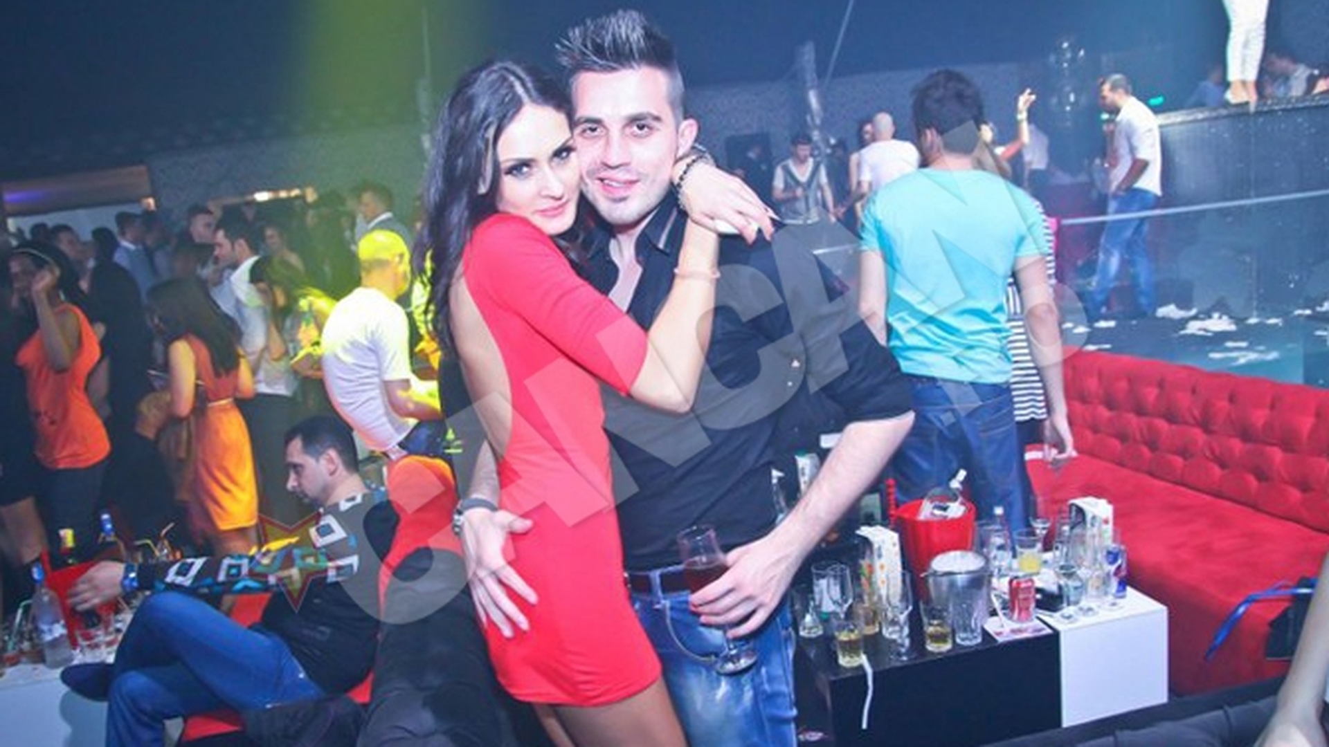 Andreea Tivadar s-a impacat cu nepotul lui Lacatus, dupa ce s-a sarutat cu fostul iubit in club