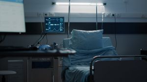 Un bărbat de 58 de ani a fost găsit mort după ce a ieșit din spital. Polițiștii au deschis o anchetă