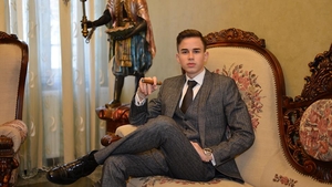 Are doar 17 ani, dar se lauda ca a avut peste 100 de femei! Cum arata copilul minor al unui milionar roman cu "arfe" de Don Juan!