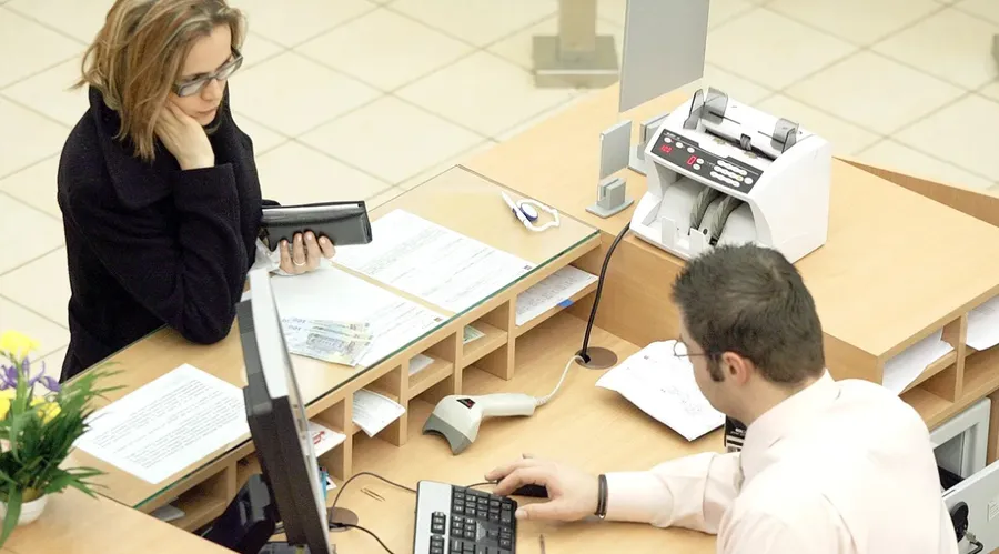 Ce salariu are un director de bancă. Câți bani primește lunar 