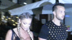 Cu ce cadou s-a trezit la ușă Bianca Drăgușanu, din partea lui Tristan Tate! Blondina a rămas mască