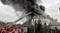 Fabrica de mezeluri deţinută de fostul soţ al Andreei Antonescu, în flăcări! 60 de pompieri au intervenit pentru stingerea incendiului