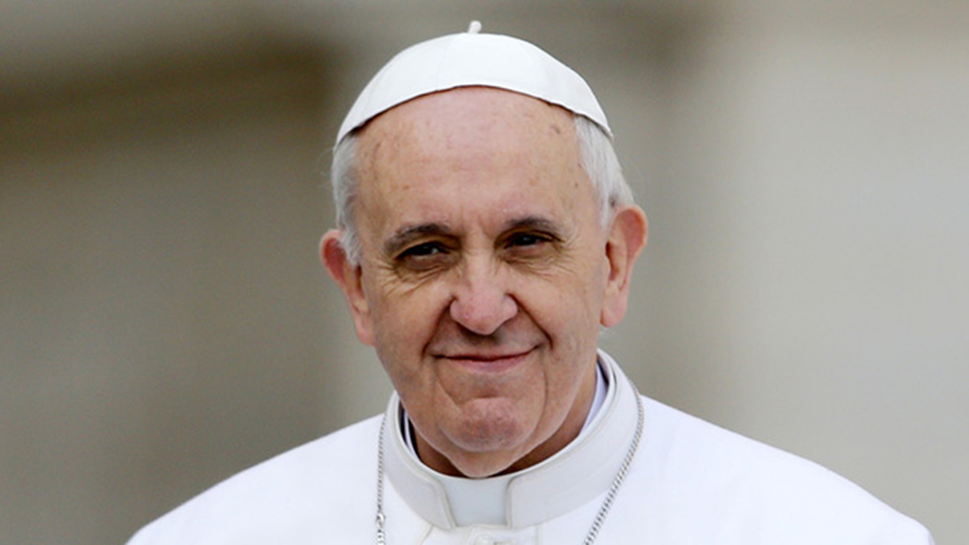 Papa Francisc atrage de trei ori mai mulţi credincioşi la Vatican decât Benedict al XVI-lea