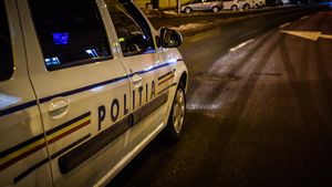 Trei chinezi au fost trimiși în judecată, după ce au bătut doi polițiști într-un restaurant din Iași. Doi dintre indivizi sunt de negăsit