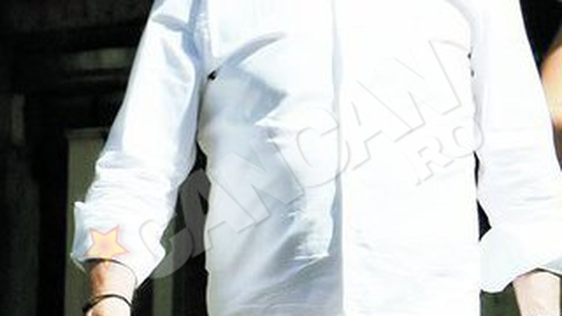 Ca sa aiba o vara linistita Ilie Nastase si-a inchiriat un baldachin cu 10.000 de euro
