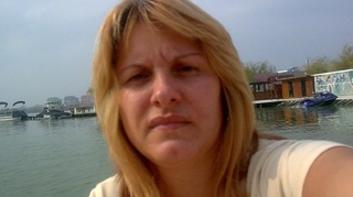 Soc in Constanta! Invatatoarea-proxeneta Aurelia Grosu e fata de functionar onorabil si scrie poezii!