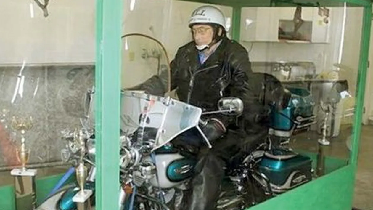 Prima dragoste nu se uita niciodata! Un american a fost inmormantat calare pe motor!